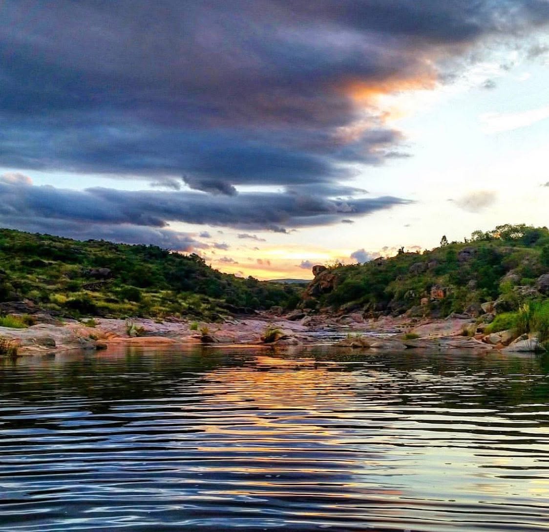 Río y paisaje serrano de Cabalango